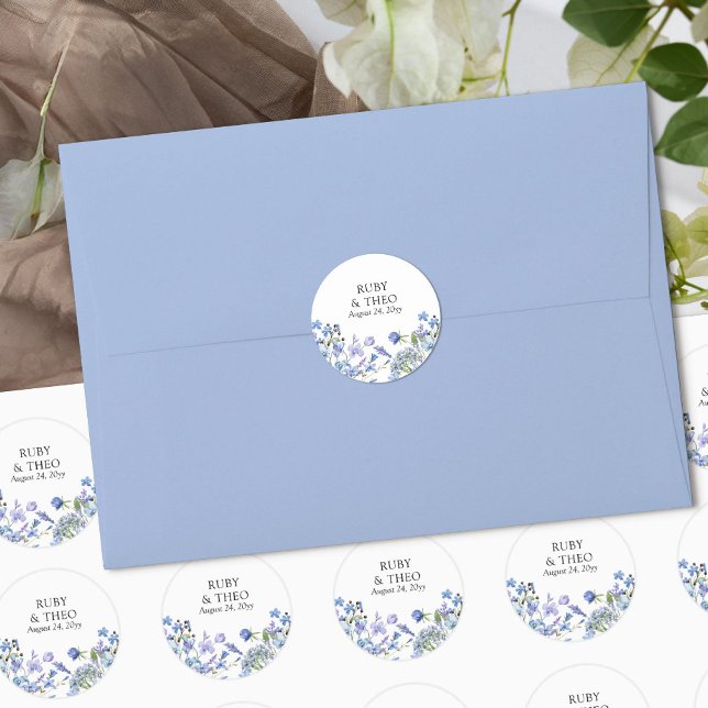 Pegatina Redonda Periwinkle Wildflower Boda nombre novia y novio (Bride and Groom Name Stickers from my Lilac + Periwinkle Wildflower Wedding Collection)
