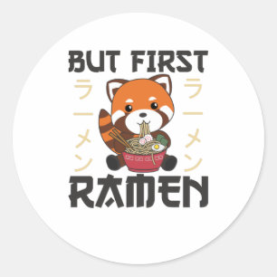 Pegatina Redonda Pero el primer Ramen Cute Red Panda come Ramen