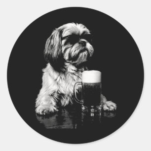 Pegatina Redonda Perrito Shih Tzu Divertido Bebiendo Cerveza Perro