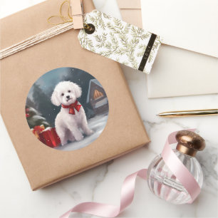 Pegatina Redonda Perro Bichón Frisé en Navidad con Nieve