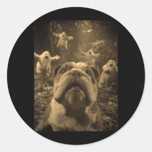 Pegatina Redonda Perro Bulldog Británico Selfie Fantasmas Bosque Em