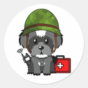 Pegatina Redonda Perro de Schnauzer vestido con casco del ejército