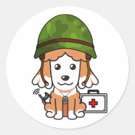 Pegatina Redonda Perro marrón lindo con casco del ejército