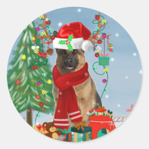 Pegatina Redonda Perro pastor alemán en nieve con regalos de Navida