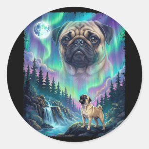 Pegatina Redonda Perro pug aullando aurora boreal luces del norte b