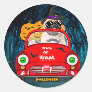 Pegatina Redonda Perro Pug conduciendo auto asusta Halloween