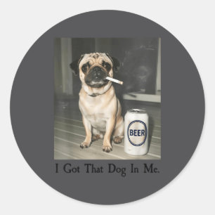 Pegatina Redonda Perro Pug Fumando Cerveza