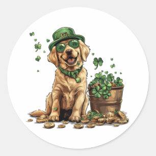 Pegatina Redonda Perro recuperador del día de San Patricio