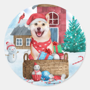 Pegatina Redonda Perro Shiba Inu en la casa de Navidad con nieve