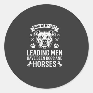Pegatina Redonda Perros y caballos liderando hombres