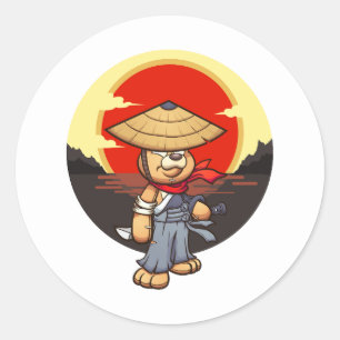 Pegatina Redonda personaje de oso de peluche samurai con puesta de