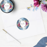 Pegatina Redonda Personalización, Favor Celestial/Sello para sobres<br><div class="desc">Magnífico sello para sobres celestial o favorecer al pegatina. Fondo estelar celestial de color agua único con detalles florales en el área de monograma central para iniciales para bodas o nombre para cualquier otro evento. Capacidad de añadir a continuación la fecha, o cualquier otro mensaje corto. Posibilidad de cambiar el...</div>