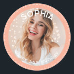 Pegatina Redonda Personalizado Coral Modern 21st Birthday Photo<br><div class="desc">Pegatinas de cumpleaños 21ª de la Cura Moderna para su hijo o la fiesta de cumpleaños de su hija. Cuentan con un lindo texto y una imagen personalizables en un fondo de coral Pastel. Perfecto para invitaciones y golosinas de bolsos fiestas.</div>