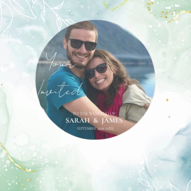 Pegatina Redonda Personalizado Foto Boda relajado moderno (Create lasting memories with a custom photo modern relaxed wedding sticker.)