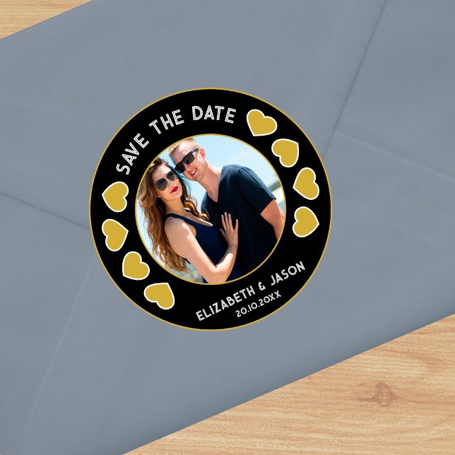 Pegatina Redonda Personalizado Guardar la foto de pareja de fecha p (Custom Save the Date Photo and Hearts Classic Round Sticker)
