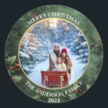 Pegatina Redonda Personalizado Photo Christmas Sticker<br><div class="desc">Personalizado Foto Pegatina de Navidad: Apreciar a su Pegatina de Ronda de Recuerdos de vacaciones Crear recuerdos de vacaciones duraderos con nuestro pegatina fotográfico Navidades personalizado. Con su foto favorita, este pegatina festivo añade un toque personal a la envoltura de regalos, tarjetas de vacaciones y decoraciones. Celebra la temporada con...</div>