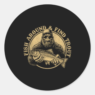 Pegatina Redonda Pescar Alrededor Y Encontrar Trucha Bigfoot Pesca 