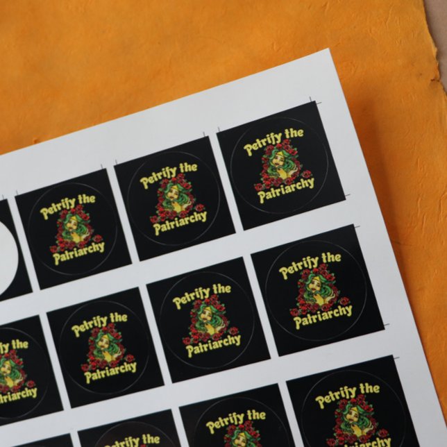 Pegatina Redonda Petrify la medusa feminista patriarcal (Subido por el creador)