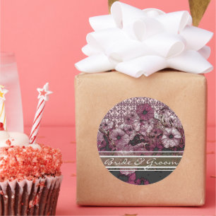 Pegatina Redonda Petunia Púrpura En Elegantes Pegatinas De Gradient