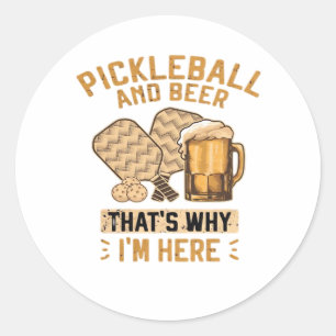 Pegatina Redonda Pickleball y cerveza, por eso estoy aquí divertido