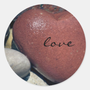 Pegatina Redonda Piedra del corazón rojo del lago Shore