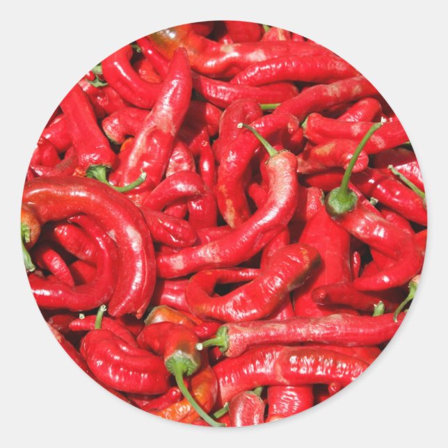 Pegatina Redonda Pimientos de pollo calientes rojos al aire libre e (Anverso)