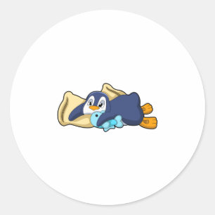 Pegatina Redonda Pingüino durmiendo con almohada
