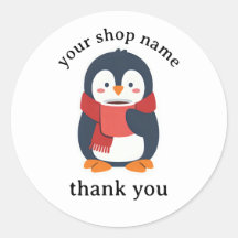 Pingüino tomando café caliente con una cómoda bufa