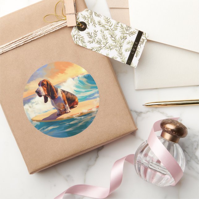 Pegatina Redonda Pintura de surf en Basset Hound Beach (Regalar)
