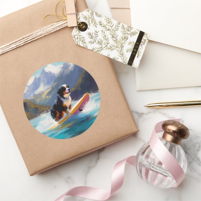 Pegatina Redonda Pintura de surf en la playa de montaña de Bernese (Regalar)