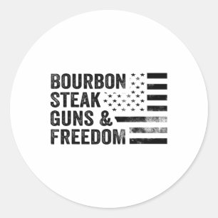 Pegatina Redonda Pistolas De Bourbon Y Whiskey De Bandera Estadouni