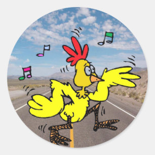 Pegatina Redonda Pollo que cruza el camino