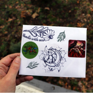 Pegatina Redonda Por Encima Muy Por Debajo De La Triple Luna