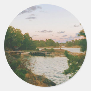 Pegatina Redonda Por la noche en el archipiélago sueco