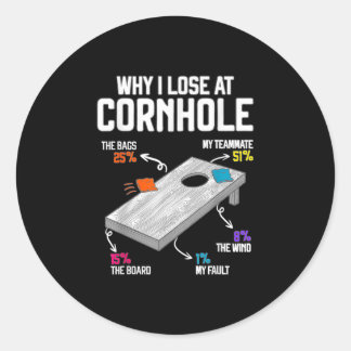 Pegatina Redonda Por qué pierdo en Cornhole Humor Toss como jefe