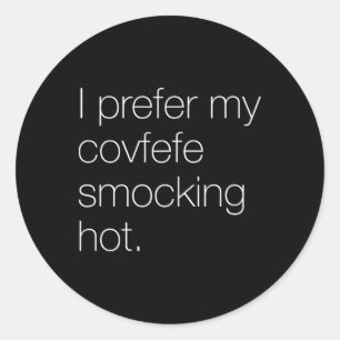 Pegatina Redonda Prefiero mi covfefe muy caliente anti-Trump