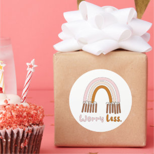 Pegatina Redonda Preocuparse menos motivacional boho arcoiris rosa