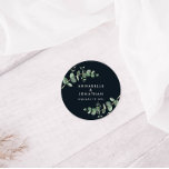 Pegatina Redonda Presupuestación eucaliptos negros favores de boda<br><div class="desc">Hermosa y delicada boda follaje eucalipto favorece el diseño pegatina. Moderna y elegante colección de estilo rústico contemporáneo en tonos verde sabio,  negro,  azul marino y blanco. Ideal para bodas de primavera,  verano,  otoño,  otoño o invierno.</div>