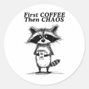 Pegatina Redonda Primer café después caos Funny Raccoon