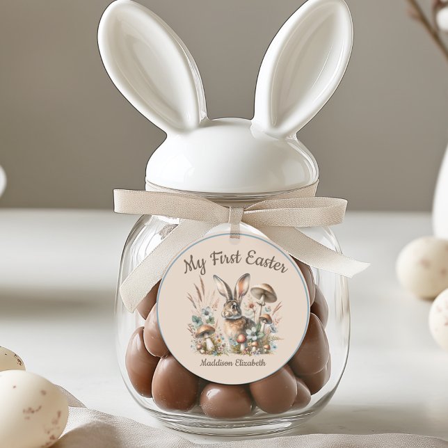 Pegatina Redonda Primer Conejo Jack de Pascua (Celebrate the joy of a first Easter with our adorable Jack Rabbit collection.)
