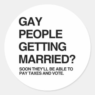 PEGATINA REDONDA PRONTO LA GENTE GAY PODRÁ PAGAR IMPUESTOS Y VOTAR