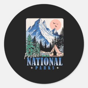 Pegatina Redonda Protege nuestros parques nacionales diseño retro v