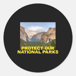 Pegatina Redonda Protege nuestros parques nacionales - Senderismo