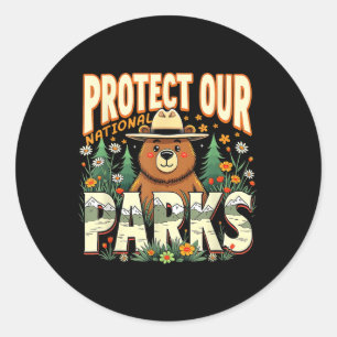 Pegatina Redonda Proteja Nuestros Parques Nacionales Con Un Oso De