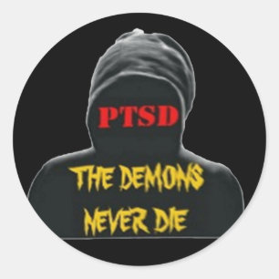 PEGATINA REDONDA PTSD: LOS DEMONIOS NUNCA MUEREN ALREDEDOR DEL