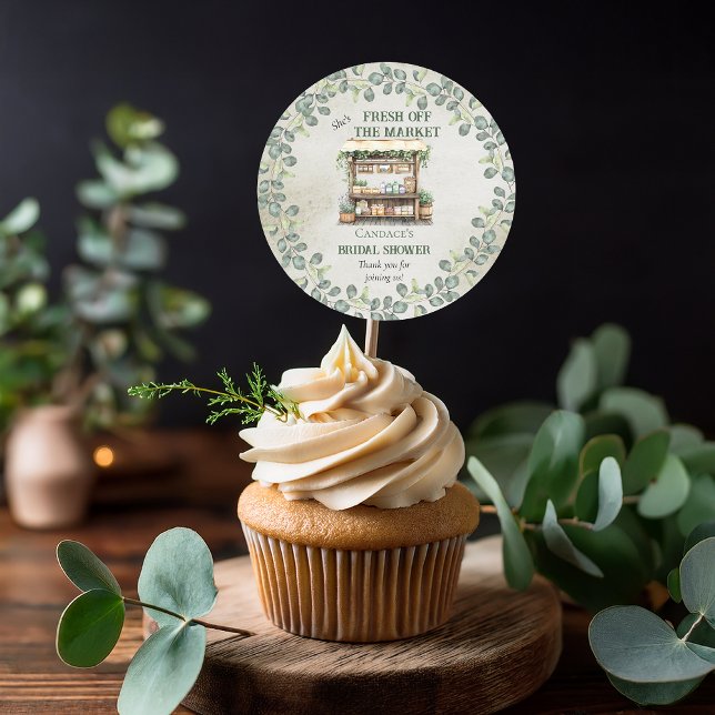 Pegatina Redonda Puesto de granja del mercado de agricultores Bienv ("She's Fresh Off the Market" Farm Stand and Eucalyptus Farmer's Market Bridal Shower Favor Stickers)