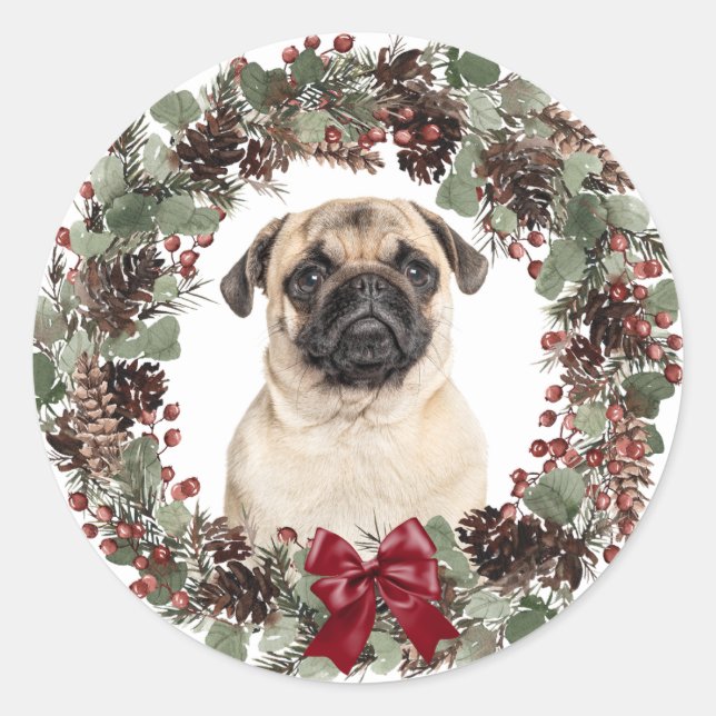 Pegatina Redonda Pug Dog Red Bow Pinecone Wreath Navidades (Anverso)