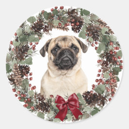 Pegatina Redonda Pug Dog Red Bow Pinecone Wreath Navidades