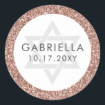 Pegatina Redonda Purpurina rosa Bat Mitzvah Rosa Gold<br><div class="desc">rosa de moda purpurina de oro y texto moderno gris con la Estrella de David en un pegatina diseñado para invitaciones y etiquetas de favor de Bat Mitzvah, con nombre personalizado y fecha fiesta. Papel de coordinación y decoración disponibles en las colecciones de Purpurinas rosados de Rosa de uva de...</div>
