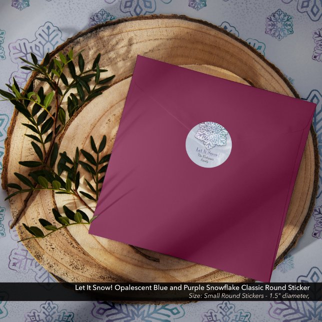 Pegatina Redonda ¡Que La Nieve! Copo de nieve púrpura azul opalesce (Let It Snow! Opalescent Blue Purple Snowflake Classic Round Sticker)